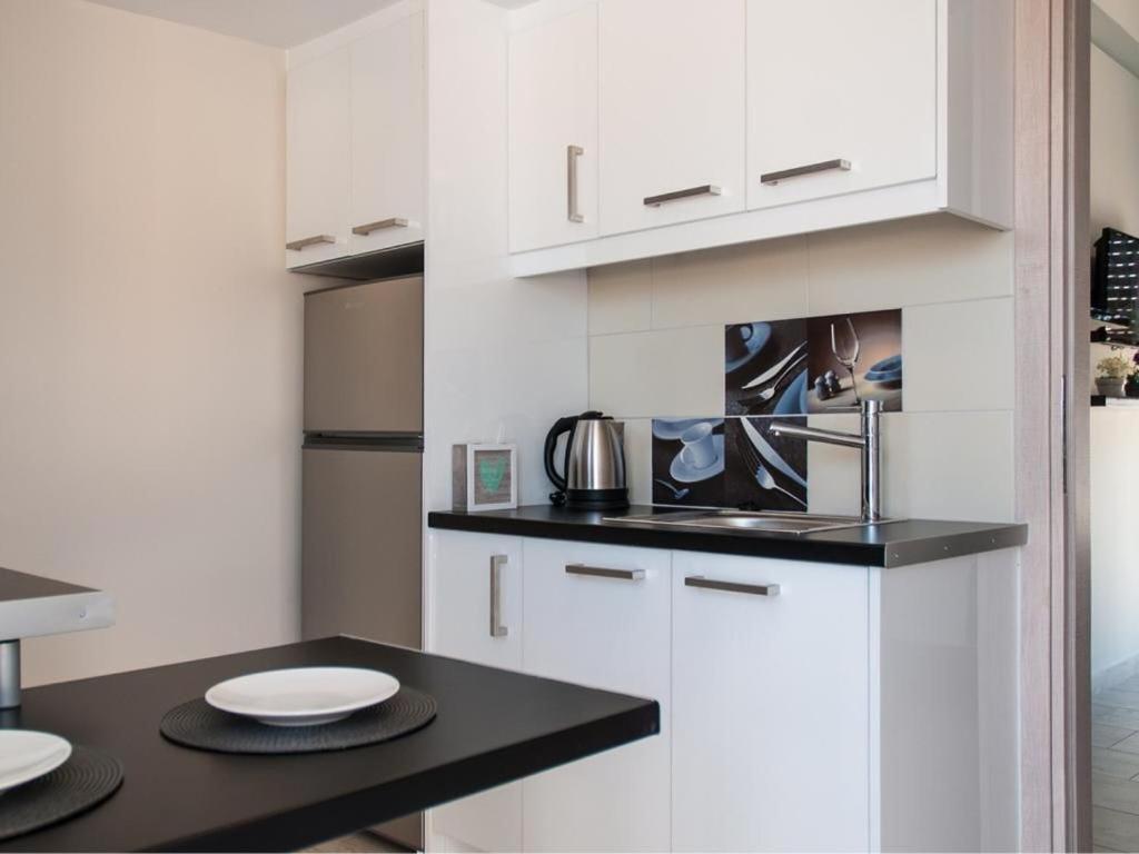 Konstantinou Apartment - Smart & Roof Top Terrace Атина Екстериор снимка